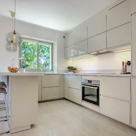 Apartment High Standard Br Design Flat For Family Ppl Swimming Pool Free Parking Big Balcony